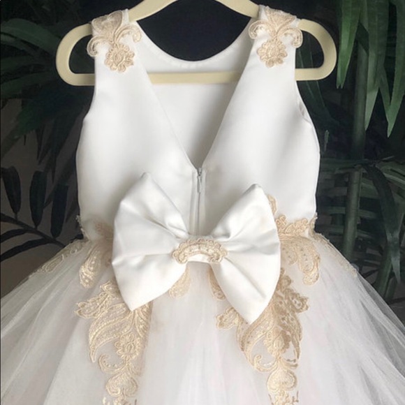 New Flower girl gold lace dress - Picture 3 of 5